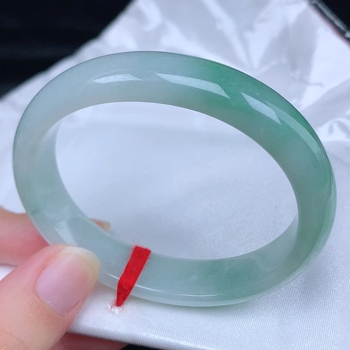 未镶嵌手镯（贵妃镯）翡翠天然