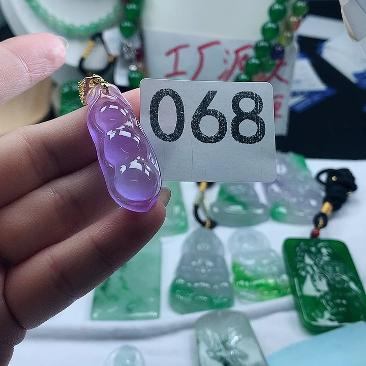 翡翠未镶嵌吊坠(赠链)