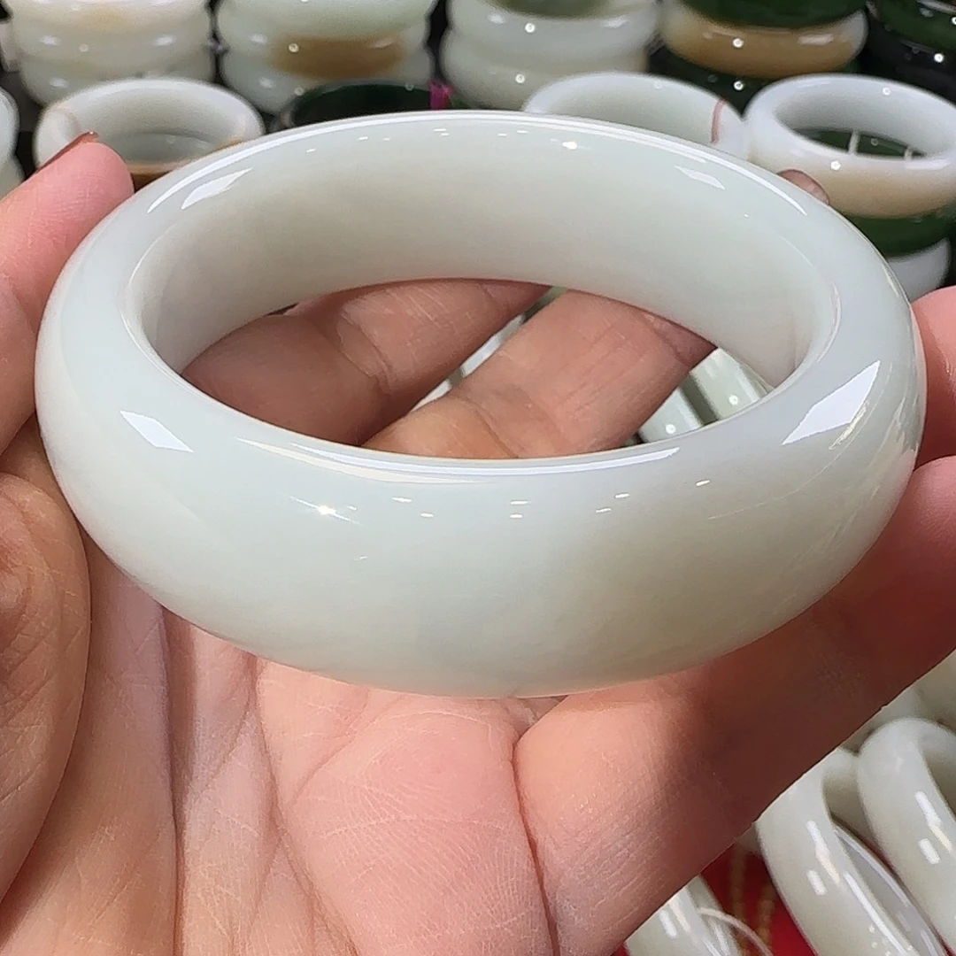 和田玉未镶嵌手镯