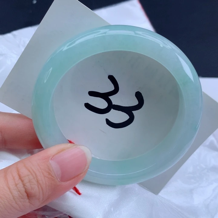 翡翠手镯未镶嵌缅甸