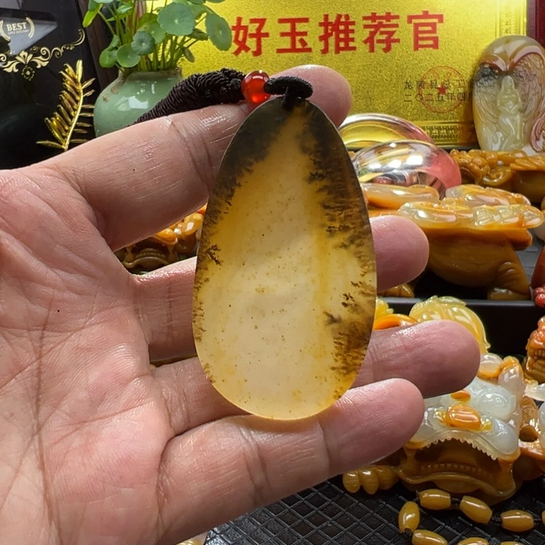 颈饰未镶嵌石英质玉