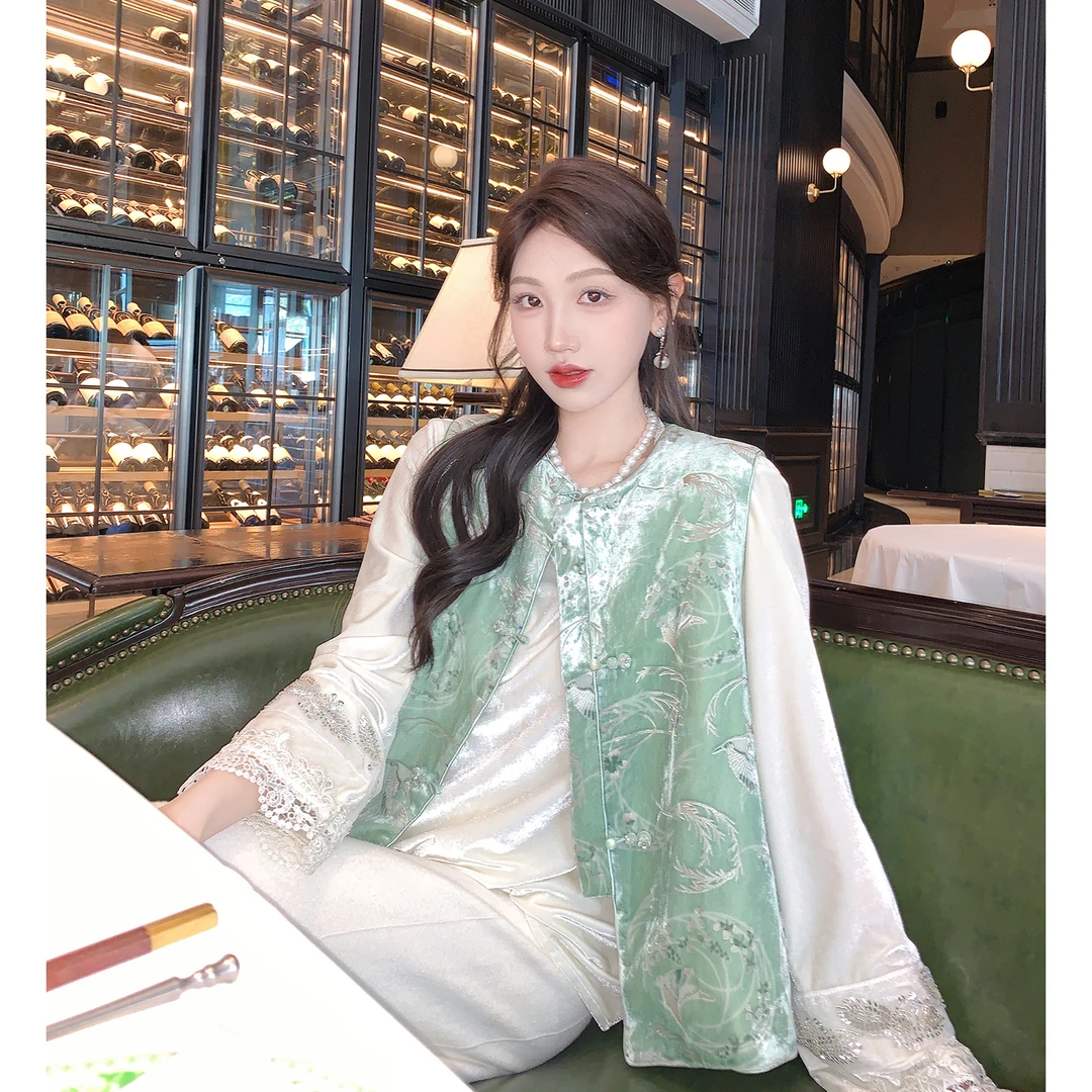 果果家 新中式羽绒服马甲2025女中国风宽松唐装提花盘扣休闲上衣