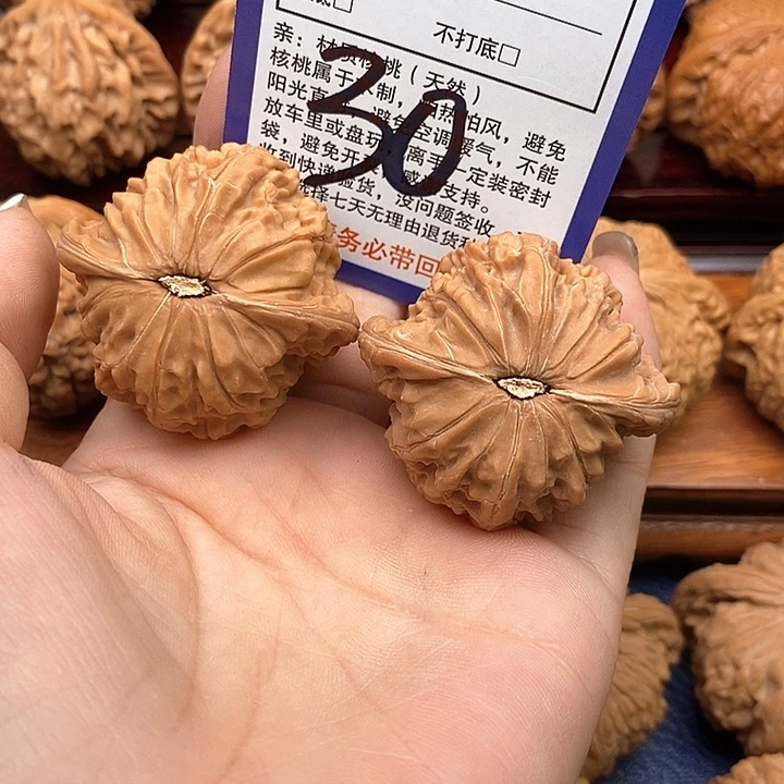 明***性桃核吊坠磨盘狮子头42