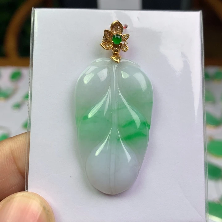 翡翠18K金镶嵌颈饰