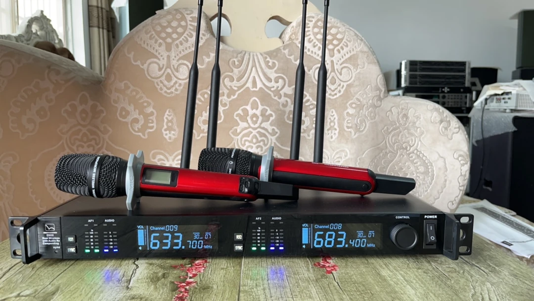 95新  （二手物品不包邮）深亚动力大型舞台真分集演出话筒接受150m