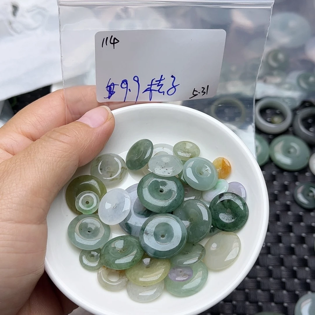 翡翠未镶嵌颈饰橘****?不