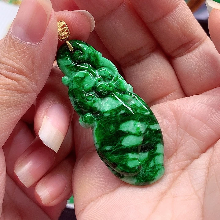 翡翠18K金镶嵌颈饰翡翠