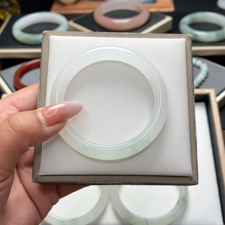 石英质玉手镯未镶嵌喝****式