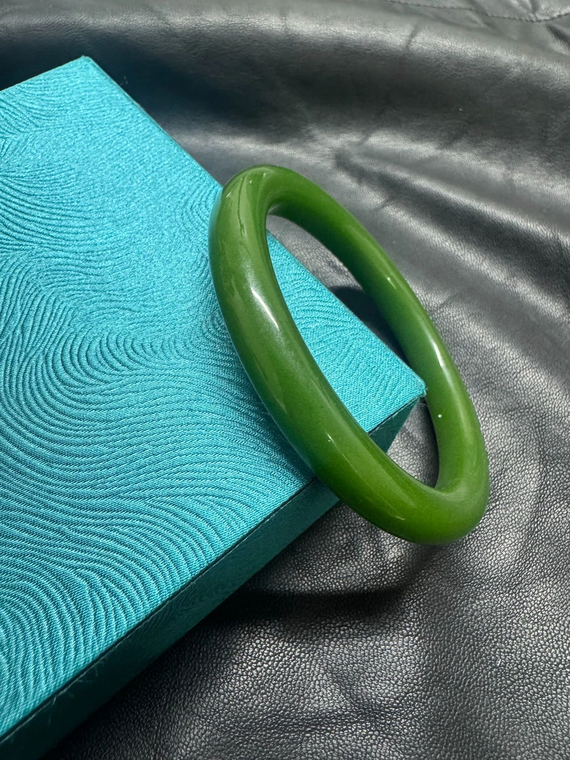 【元明珠宝铺】天然和田玉菠菜绿手镯圈口随机发A15