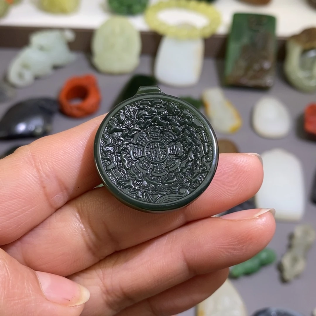 和田玉颈饰未镶嵌凸**叫