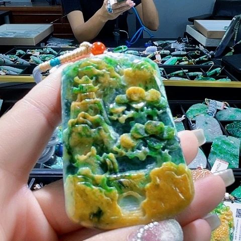 颈饰未镶嵌翡翠一个