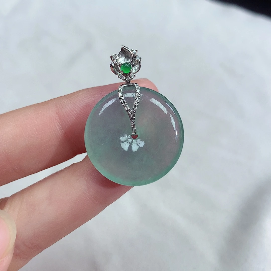 颈饰18K金镶嵌翡翠平安扣