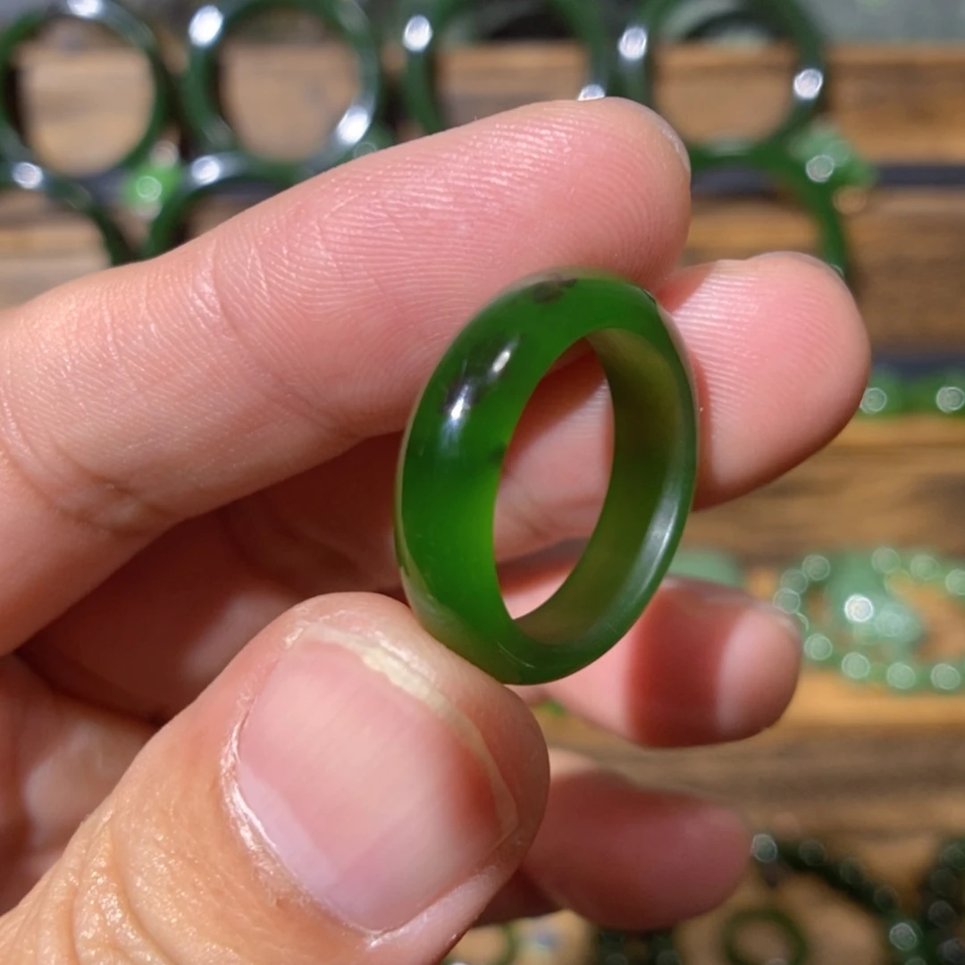 【闪购商品】吊坠(不含链)未镶嵌和田玉俄七红皮阳绿戒圈 16.5