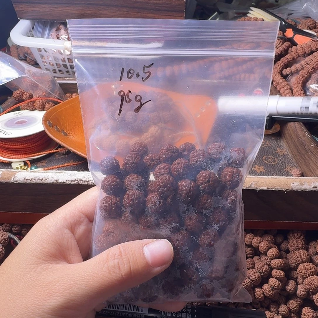 三***鸡吊坠金刚菩提95克黄身有瑕疵