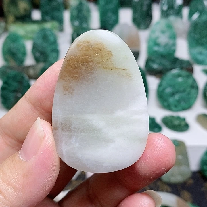 未镶嵌独山玉颈饰