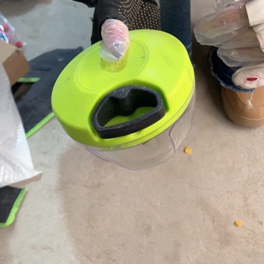 瑕疵打虾器一个手拉。