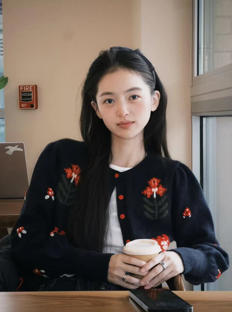 秋冬新款时尚洋气百搭女装简约风花朵提花短款针织开衫气质外套