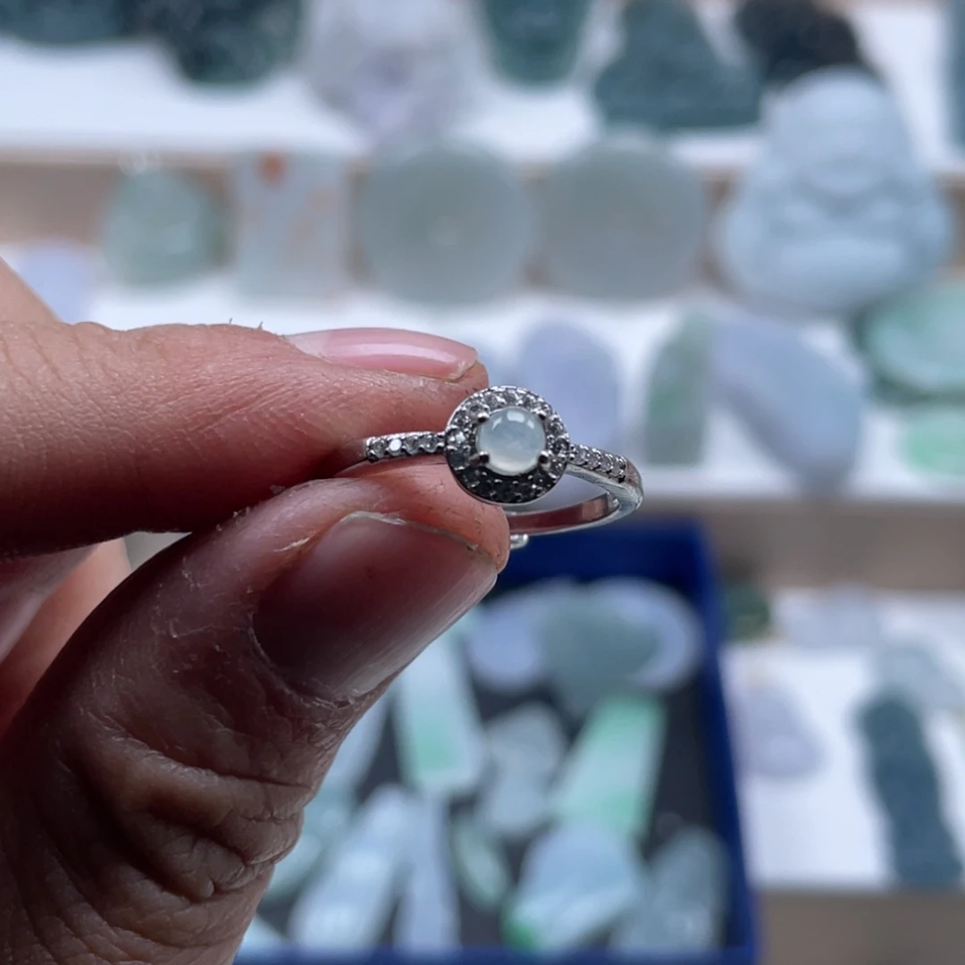 翡翠未镶嵌颈饰jiezhi