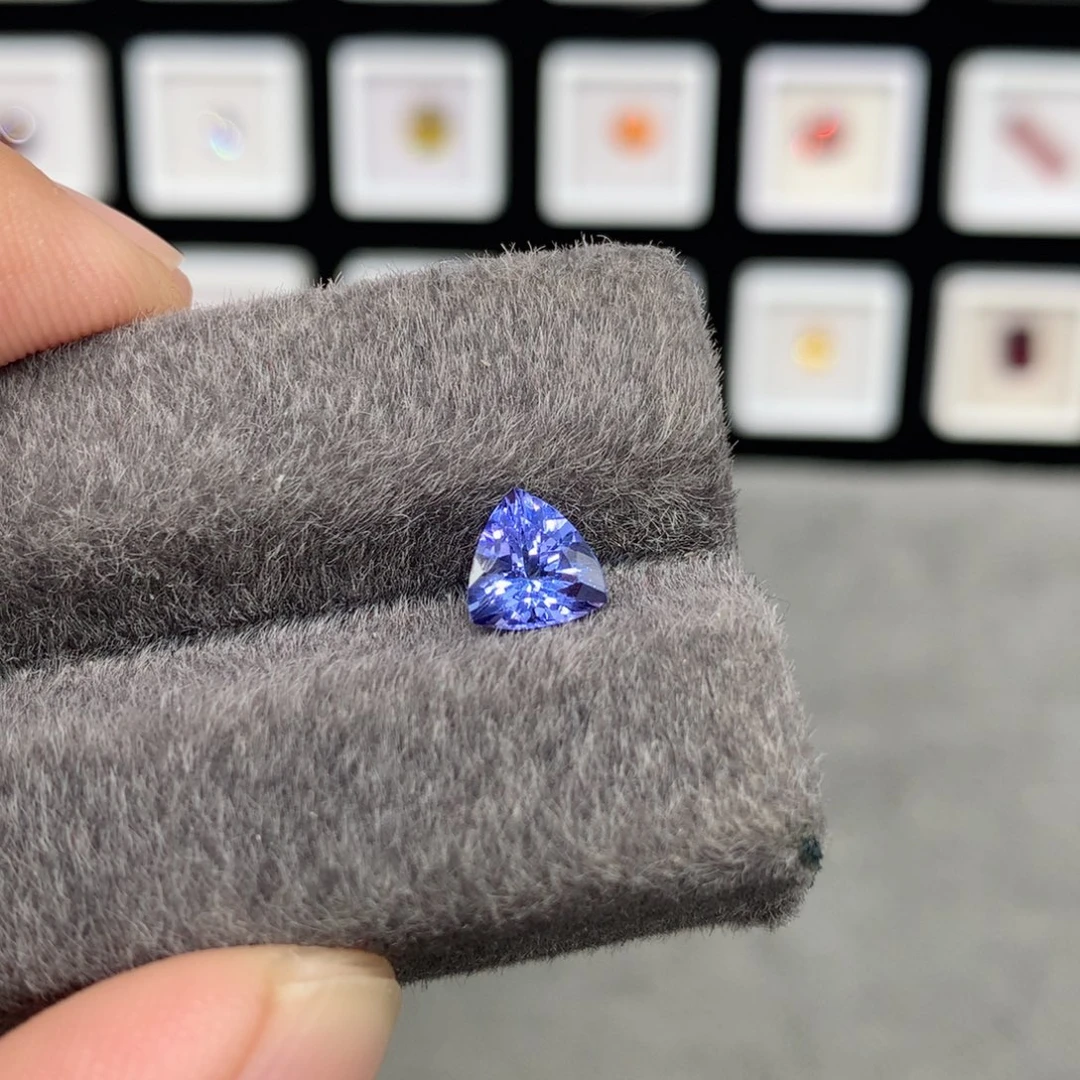 裸石坦桑石未镶嵌1.07克拉