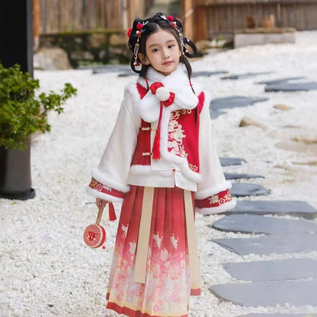 女孩秋冬款刺绣中国风套装拜年服