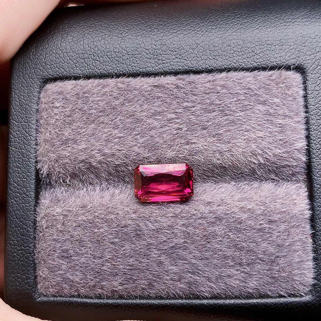 未镶嵌裸石石榴石镁铝石榴石2.9CT