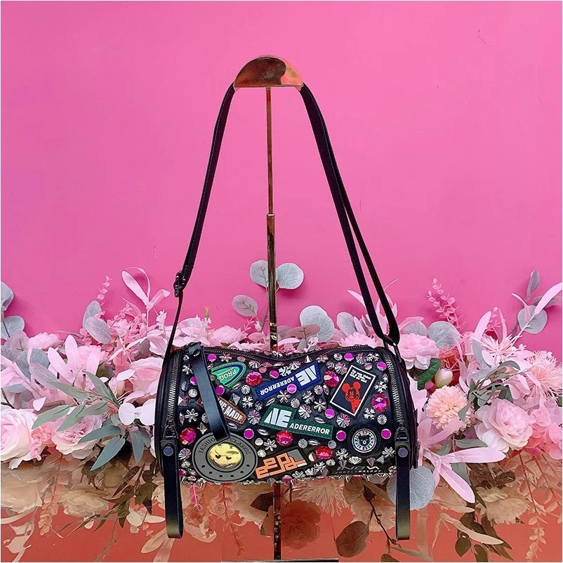 A2463欧美设计师2025夏季新款重工彩色钉钻刺绣字母休闲圆桶包女