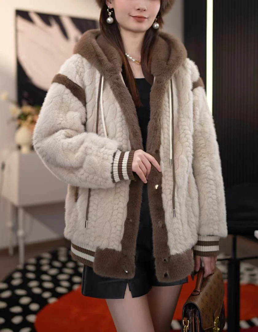 常规冬季加绒加厚款短外套连帽时尚女款女轻奢女士