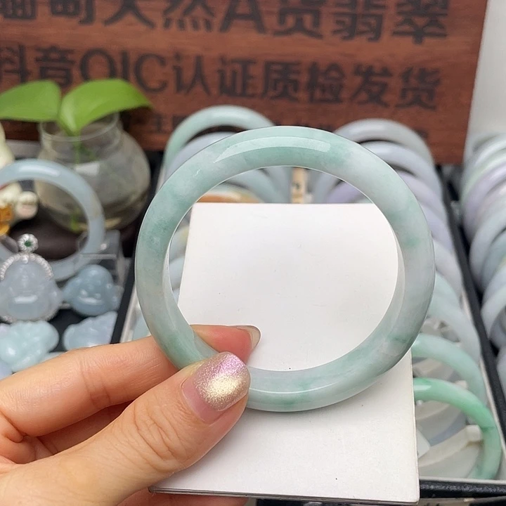 翡翠未镶嵌手镯56正圈小纹裂