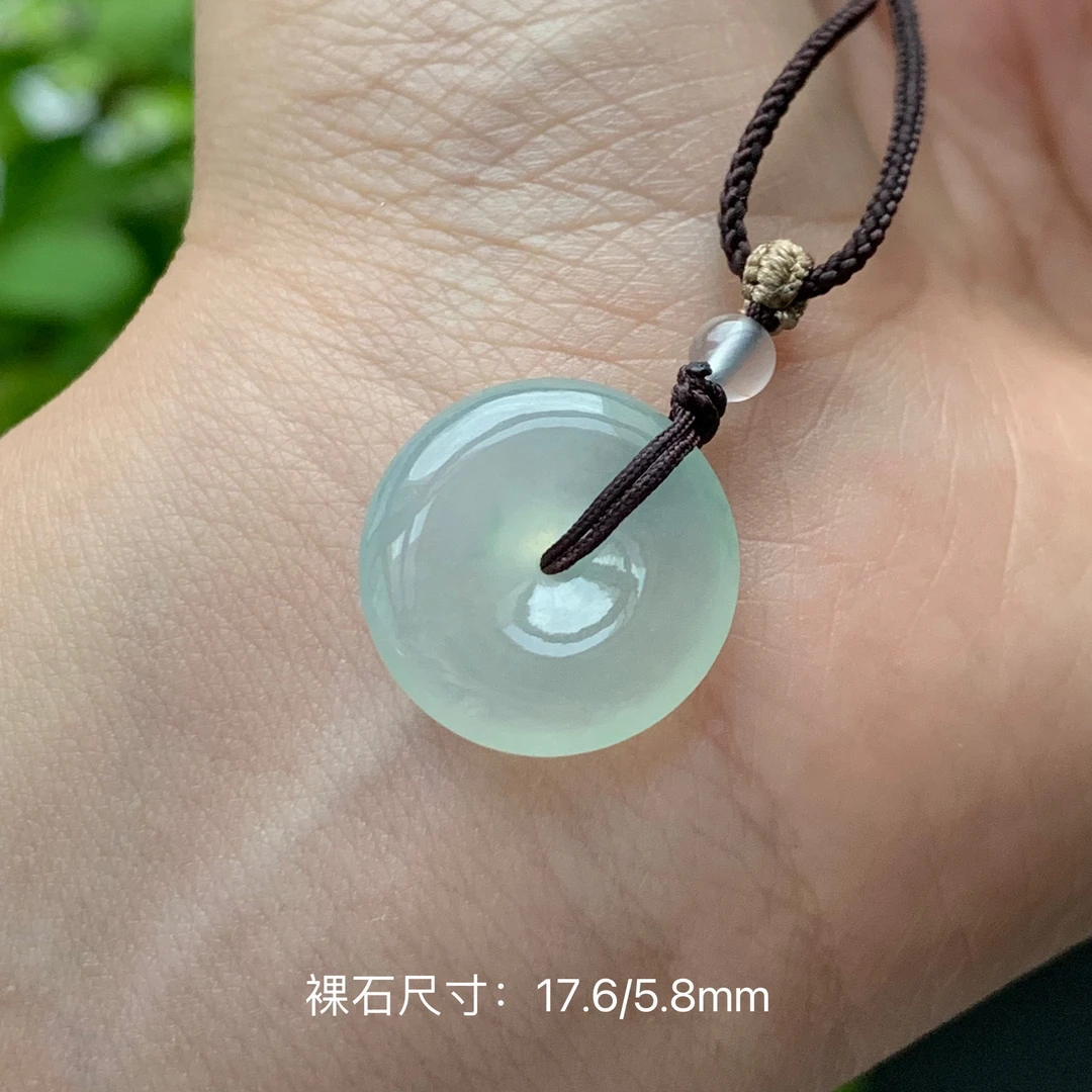 翡翠颈饰翡翠近高冰起胶形体厚实饱满底子干净细腻翡翠晴绿平安扣