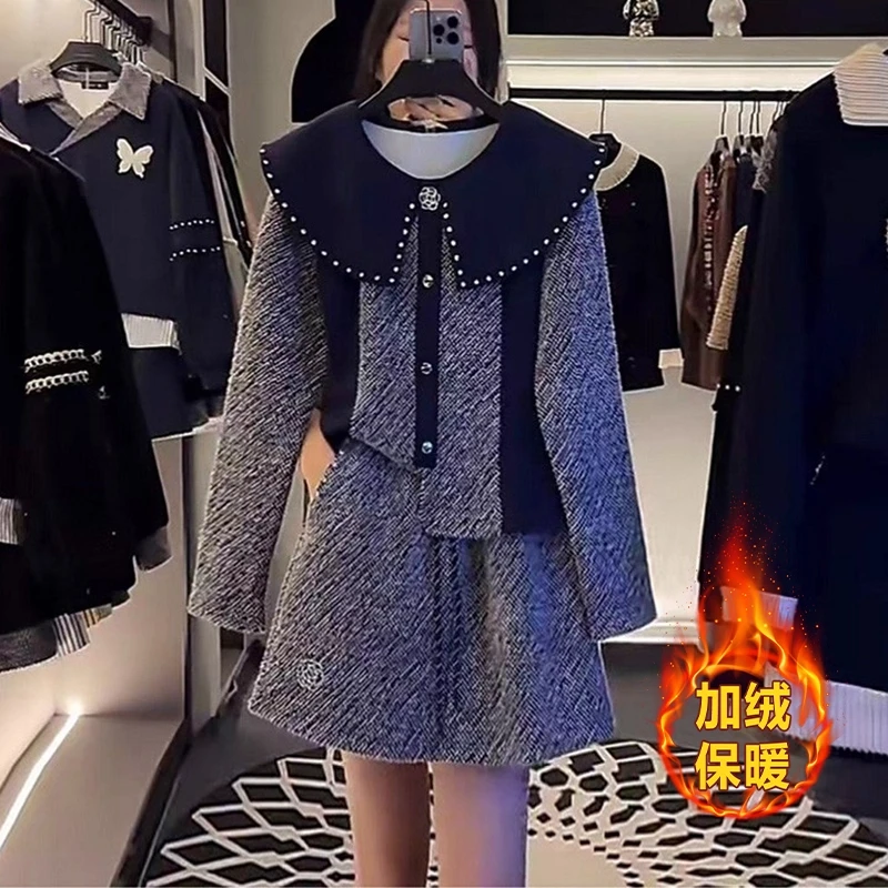 小香风减龄加绒套装女2025秋冬新款娃娃领镶钻上衣高腰短裙两件套