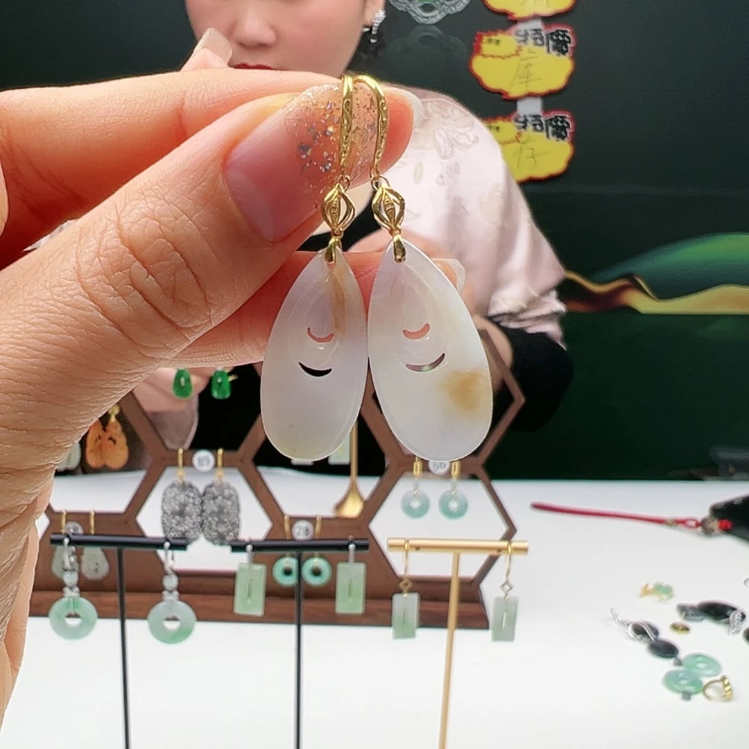 翡翠耳饰18K金镶嵌天然翡翠耳饰18k金镶嵌