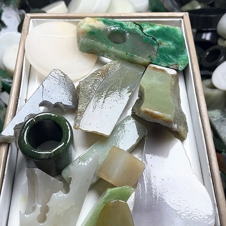 和田玉（糖玉）和田玉边角料9K金镶嵌蓝*