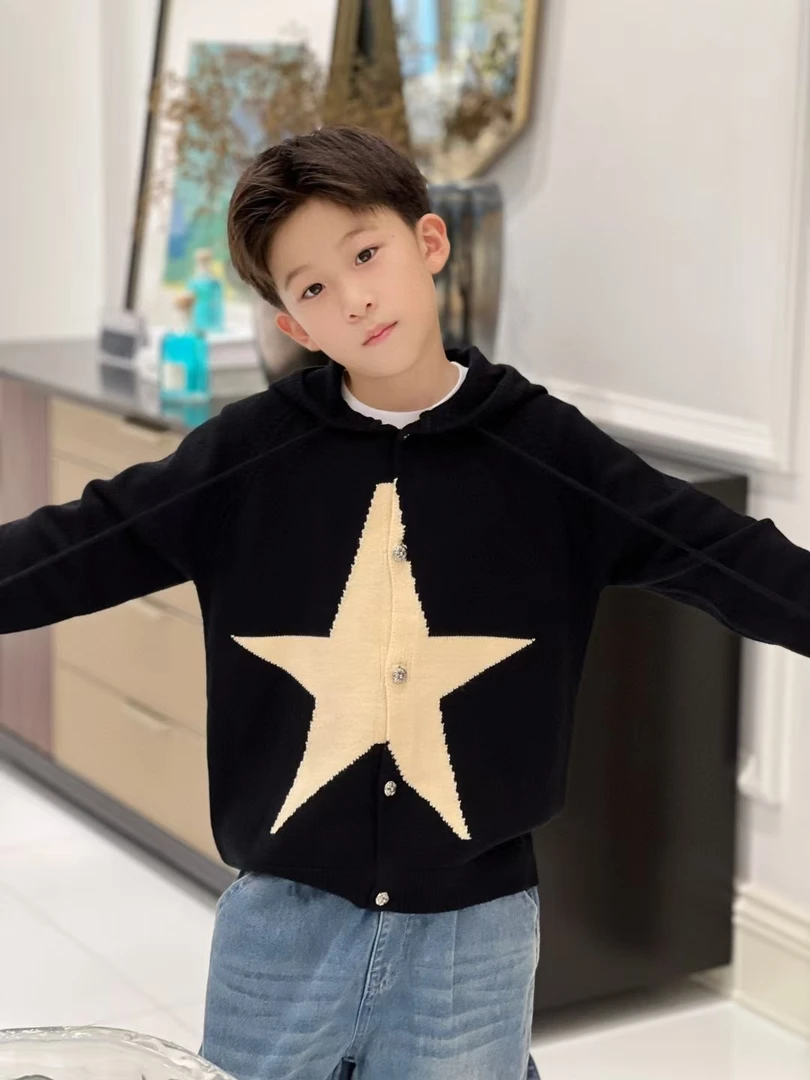 亿洋童装定制“星辰璀璨”儿童限量针织五角星开衫外套QK7852