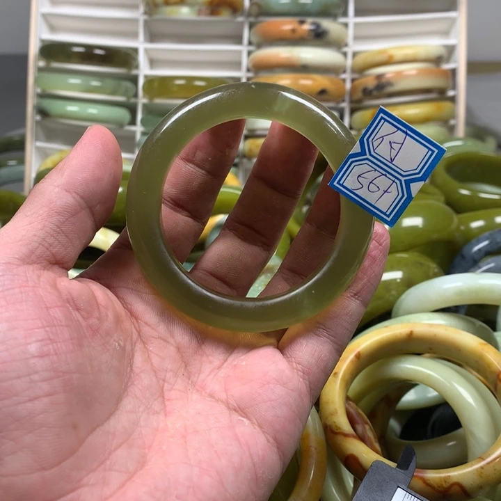 蛇纹石玉手镯未镶嵌傅*璀