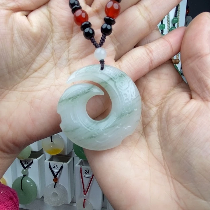 *****石英质玉未镶嵌颈饰