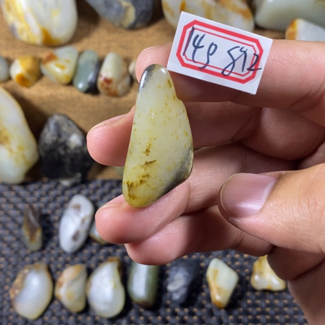 和田玉（糖玉）未镶嵌挂件