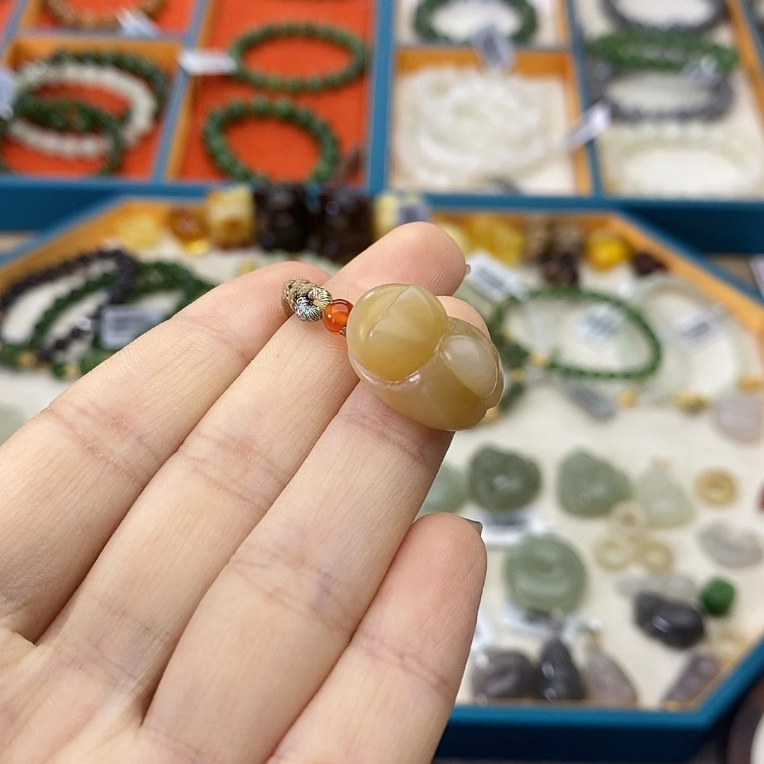 和田玉未镶嵌颈饰w41且末糖趴趴猫