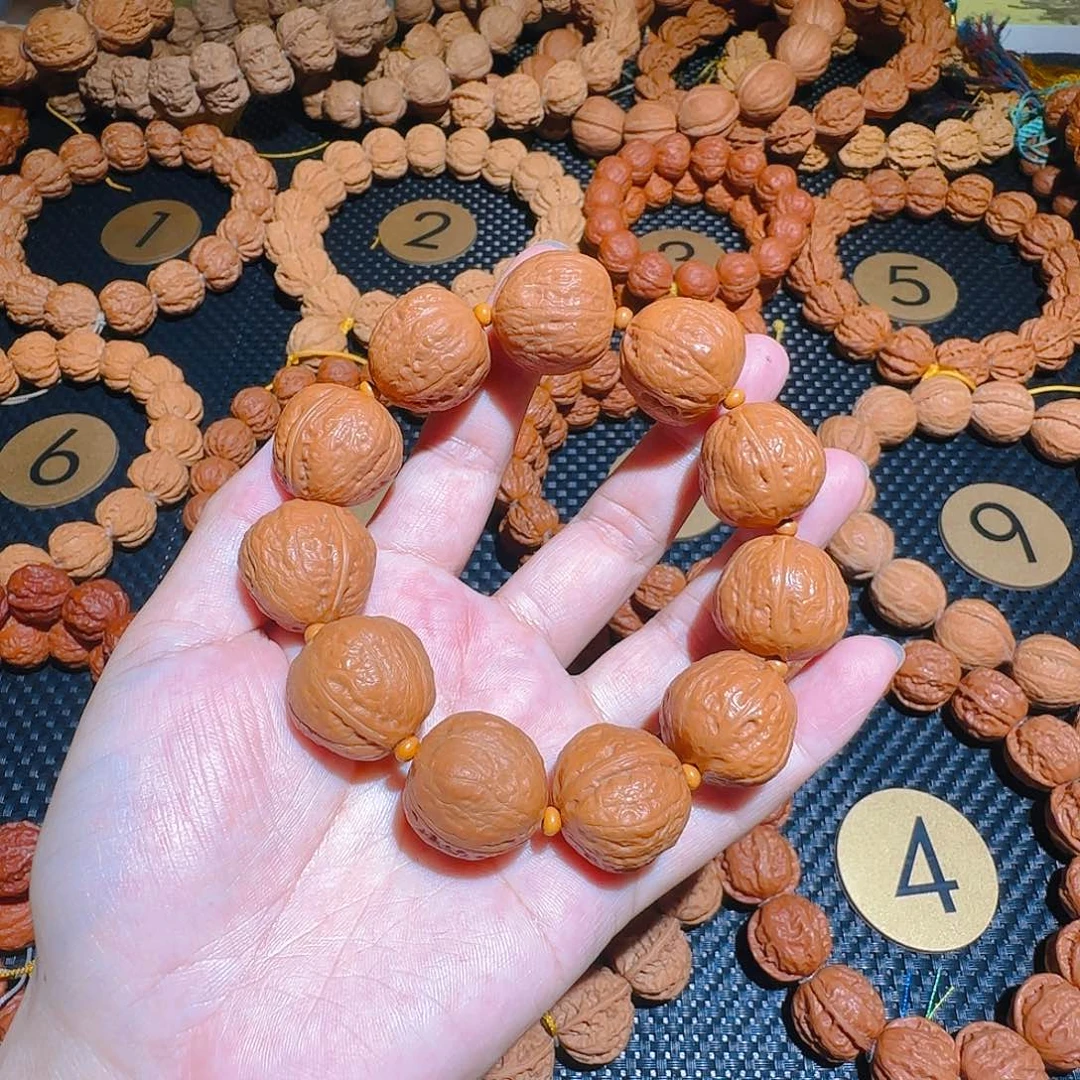 文玩核桃吊坠光头强