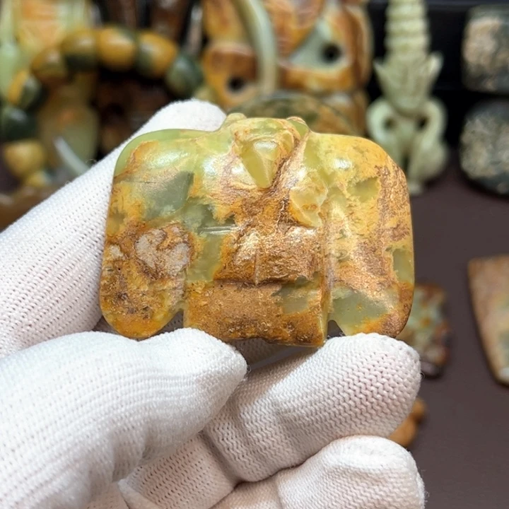 未镶嵌岫岩河磨玉（透闪石质玉）车挂瑞****8