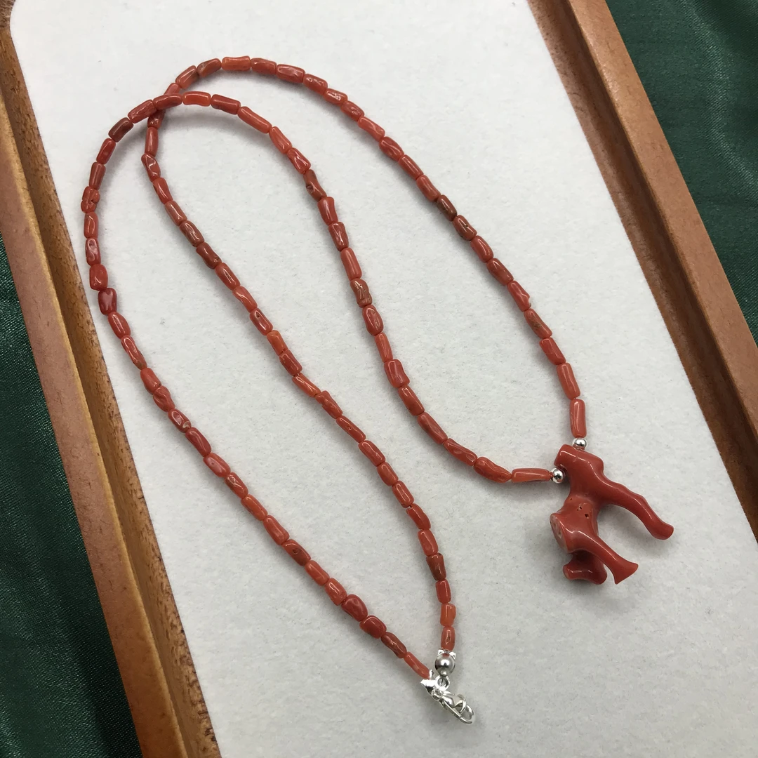 【特价】纯天然珊瑚沙丁链子加莫莫枝牙，有天然瑕。