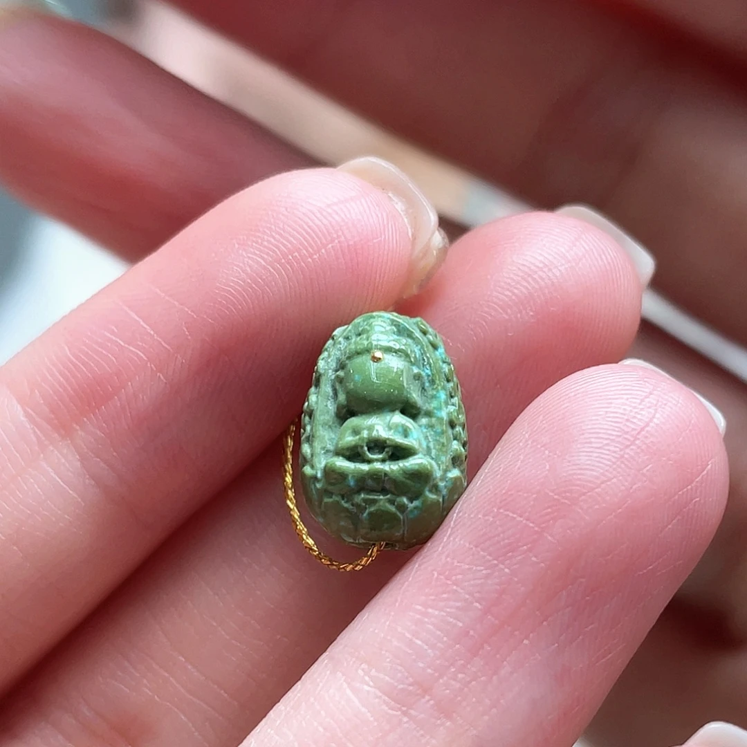 绿松石未镶嵌颈饰