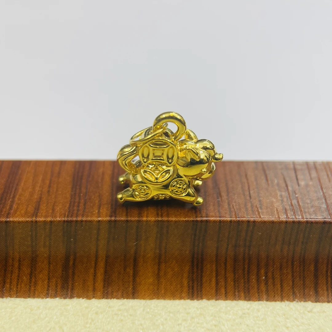 巨锋臻选黄金足金999光面马上有钱吊坠DP2537-0340
