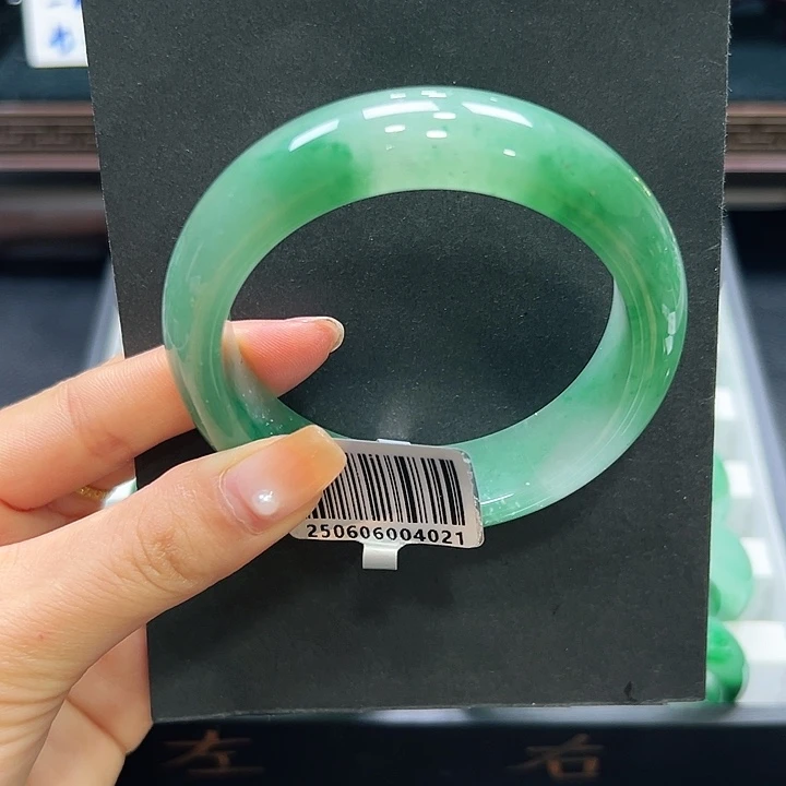 石英质玉（非洲翠）未镶嵌手镯