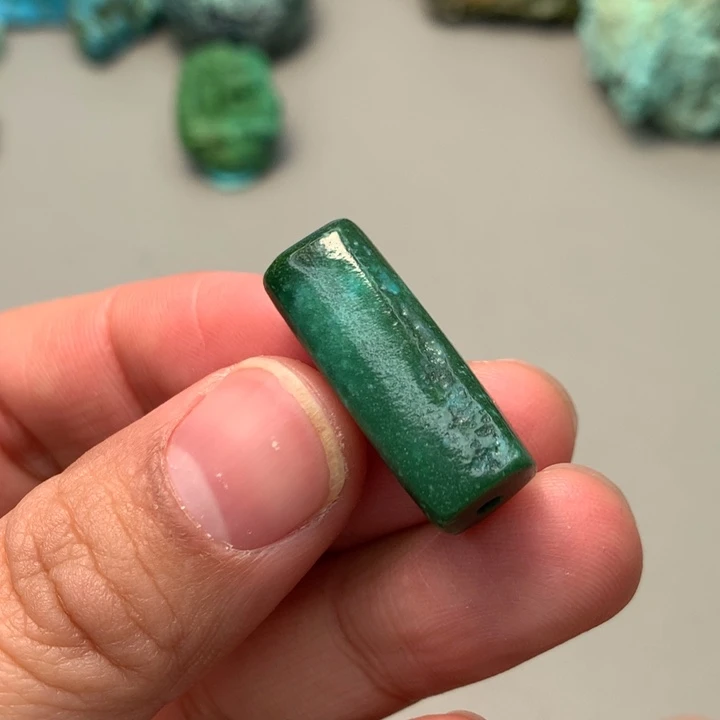 绿松石未镶嵌颈饰