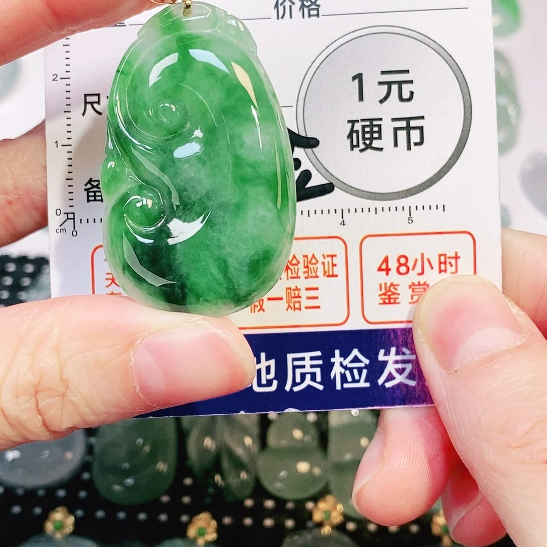 沙***辰翡翠18K金镶嵌颈饰