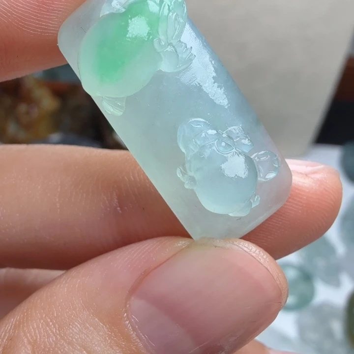 定制翡翠未镶嵌包工