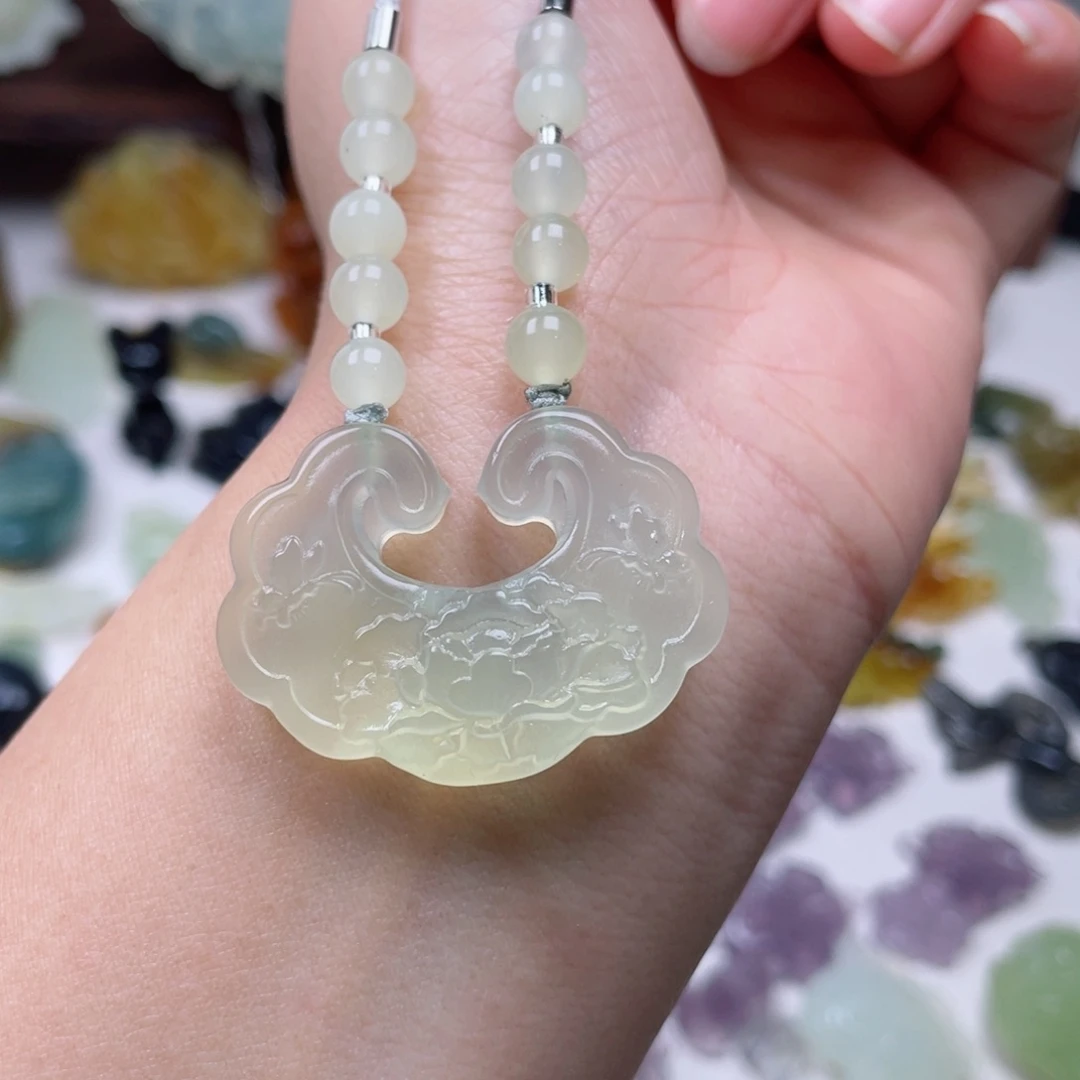 蛇纹石玉颈饰未镶嵌