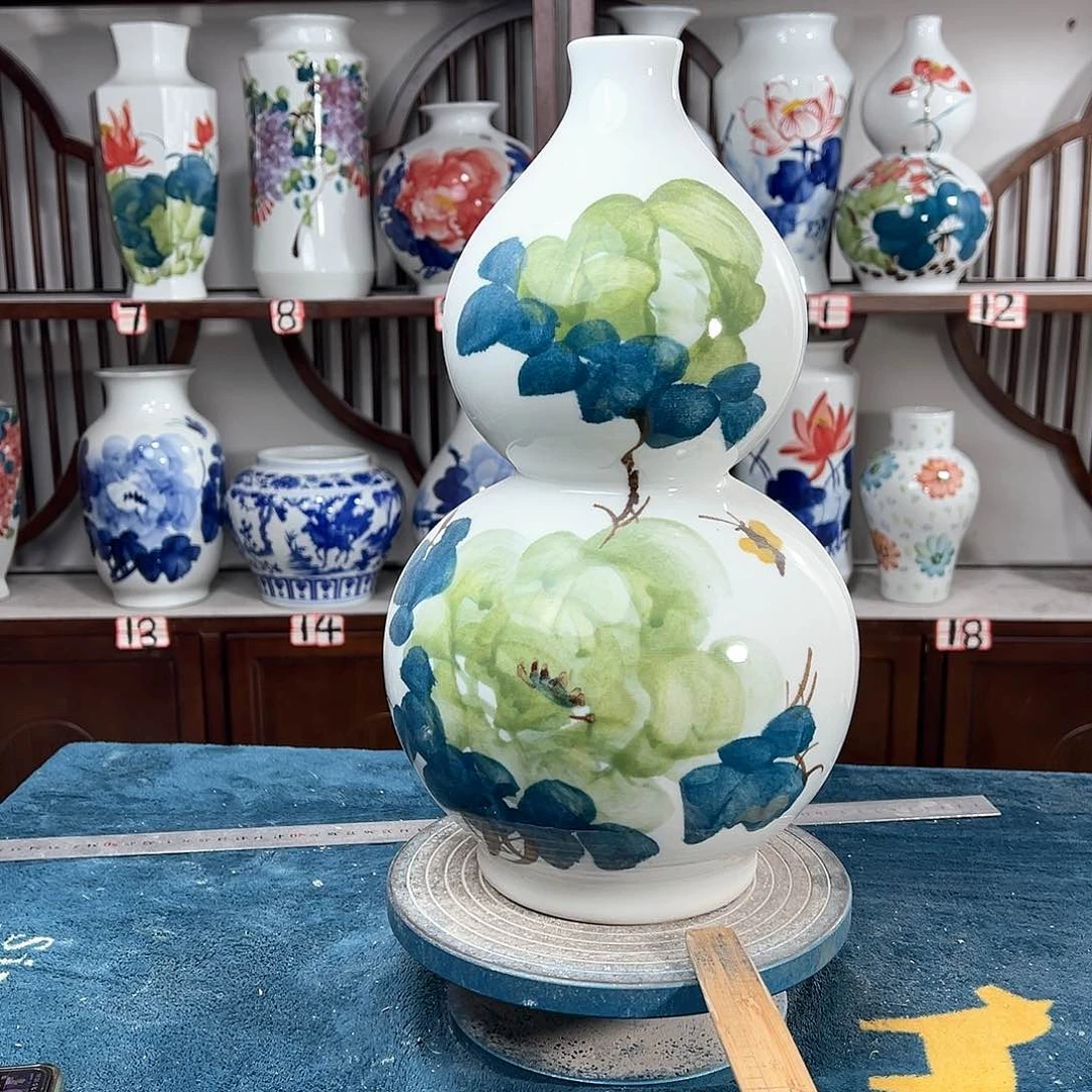 摆件景德镇陶瓷葫绿牡