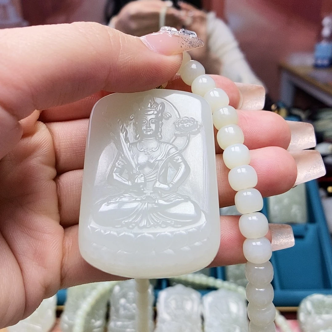 和田玉颈饰未镶嵌?****灯