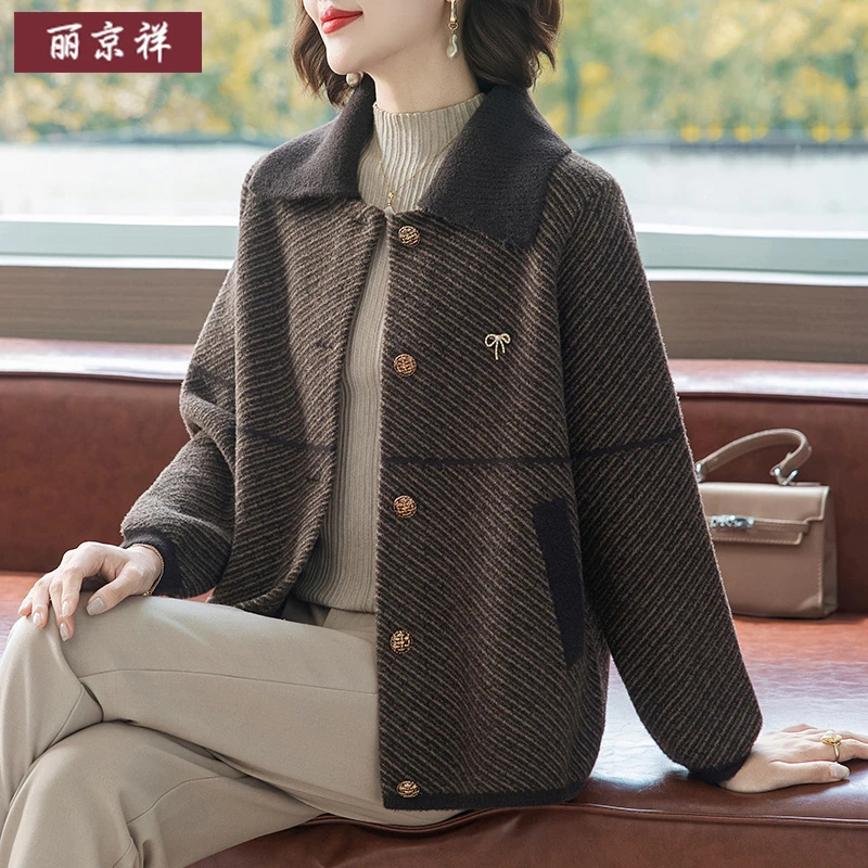 中老年人秋装翻领毛呢外套短款2025新款洋气质妈妈装春秋上衣